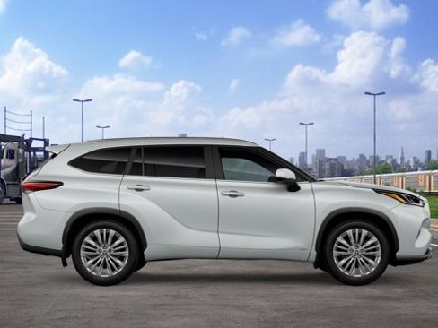New 2026 Toyota Highlander Platinum image 14