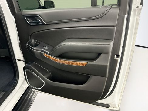 Used 2019 Chevrolet Suburban Premier AWD/4WD image 34