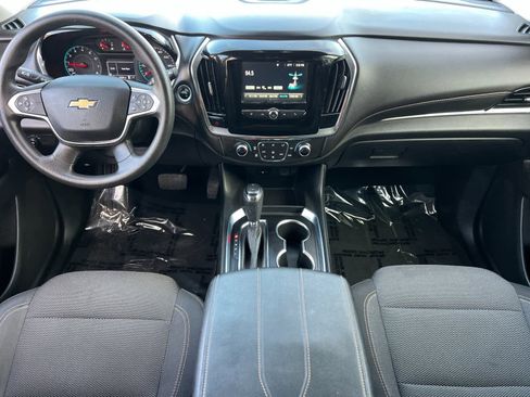 Used 2018 Chevrolet Traverse LS image 3