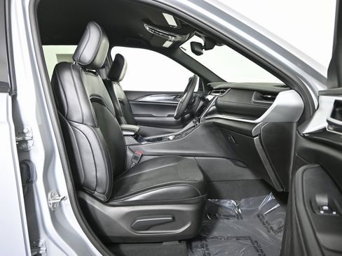 Used 2023 Jeep Grand Cherokee Altitude image 13