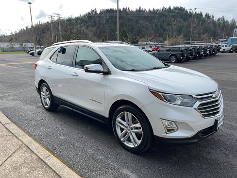 Used 2018 Chevrolet Equinox Premier image 3