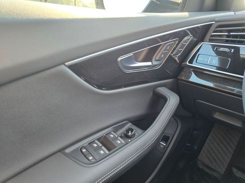 Certified 2025 Audi Q8 Prestige AWD/4WD image 27