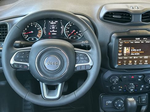 Used 2023 Jeep Renegade Latitude AWD/4WD image 14