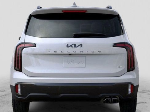 Used 2025 Kia Telluride AWD image 13