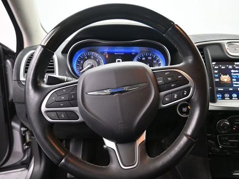 Used 2018 Chrysler 300 Limited w/ Safetytec Plus Group image 15