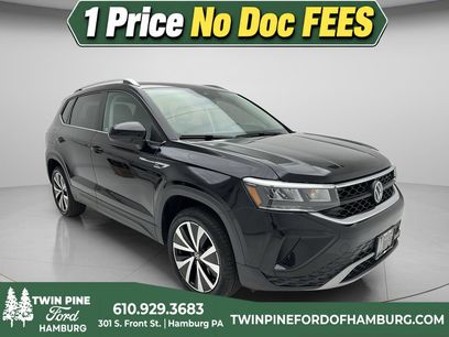 Used 2023 Volkswagen Taos SE w/ Panoramic Sunroof Package