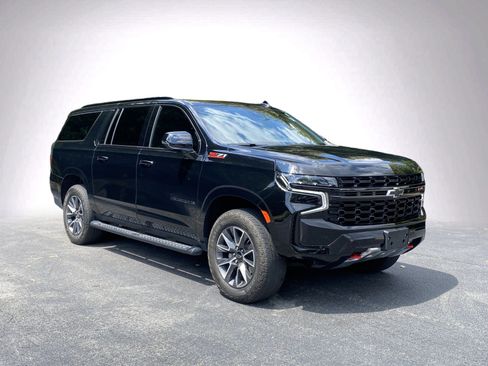 Used 2023 Chevrolet Suburban Z71 w/ Luxury Package AWD/4WD image 2