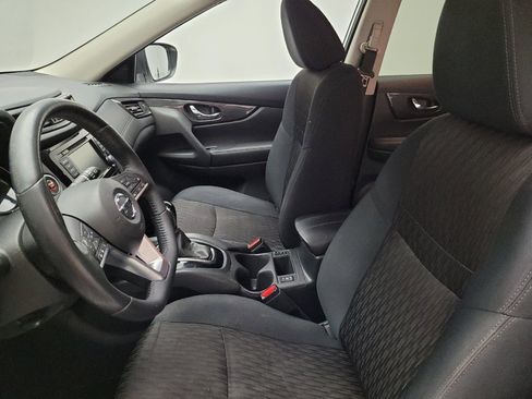 Used 2018 Nissan Rogue SV w/ Sun & Sound Touring Package AWD/4WD image 17