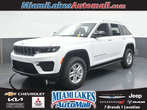 Used 2025 Jeep Grand Cherokee Laredo image 1