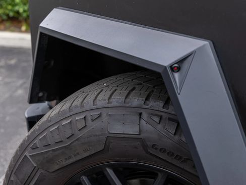 Used 2024 Tesla Cybertruck Cyberbeast AWD/4WD image 11
