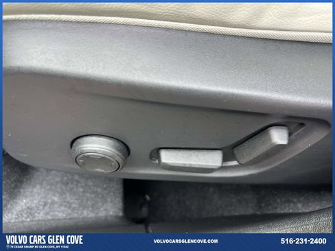 Used 2023 Volvo XC40 B5 Plus w/ Climate Package image 16