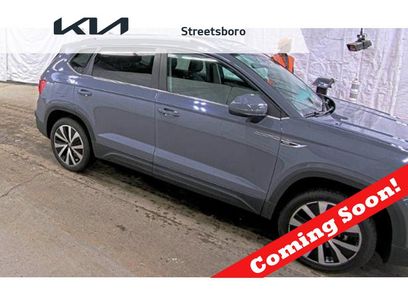 Used 2023 Volkswagen Taos SE w/ Panoramic Sunroof Package