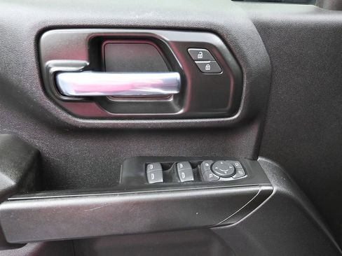 Used 2022 Chevrolet Silverado 2500 Custom w/ Custom Value Package image 12