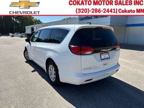 Used 2024 Chrysler Voyager LX FWD image 5