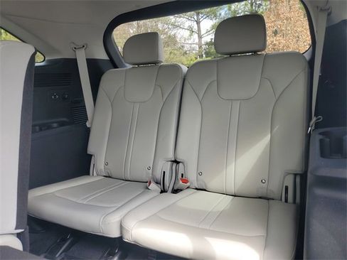 Certified 2025 Kia Sorento S image 10