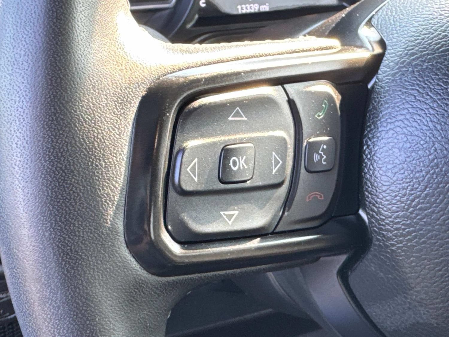 Used 2025 Jeep Wrangler Unlimited Rubicon w/ Convenience Group AWD/4WD image 32