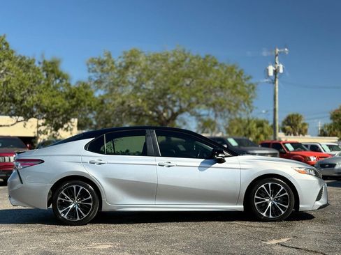 Used 2018 Toyota Camry SE image 10