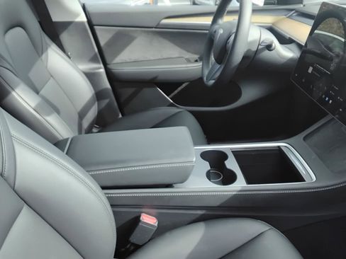 Used 2023 Tesla Model Y AWD image 27