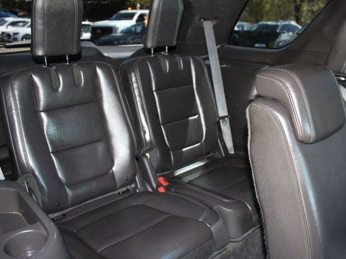 Used 2015 Ford Explorer XLT w/ Equipment Group 202A image 30
