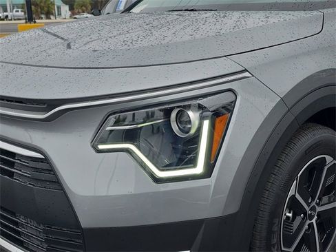 Used 2024 Kia Niro EX image 8