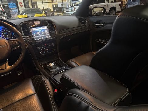 Used 2023 Chrysler 300 C image 31