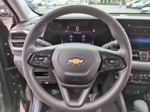 Used 2025 Chevrolet TrailBlazer LT FWD image 23