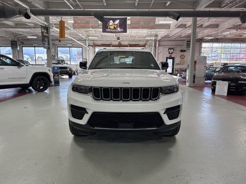 New 2025 Jeep Grand Cherokee Laredo X w/ Luxury Tech Group I image 8