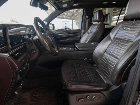 Certified 2023 Cadillac Escalade ESV Sport Platinum w/ LPO, ONYX Package image 10