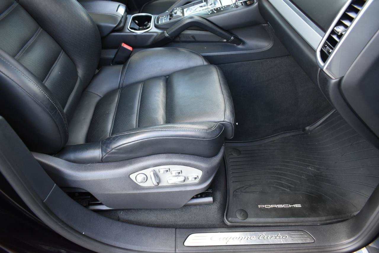 Used 2015 Porsche Cayenne Turbo AWD/4WD image 31