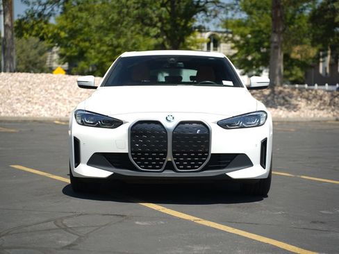 Used 2023 BMW i4 eDrive35 w/ Premium Package RWD image 9