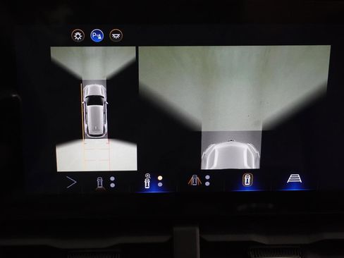 New 2026 Chevrolet Equinox RS w/ Convenience Package III FWD image 32