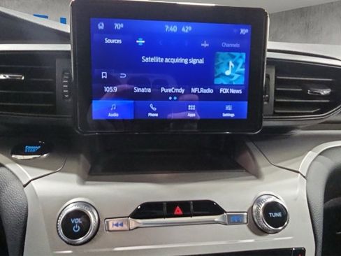 Used 2022 Ford Explorer XLT w/ Class IV Trailer Tow Package image 16