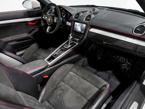 Used 2022 Porsche 718 Boxster Spyder RWD image 28