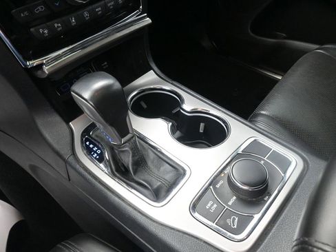 Used 2020 Jeep Grand Cherokee Limited w/ Luxury Group II image 9