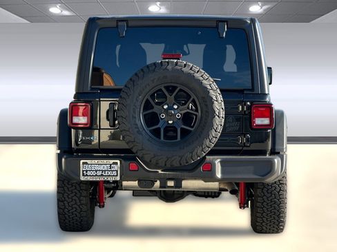 Used 2025 Jeep Wrangler Willys image 9