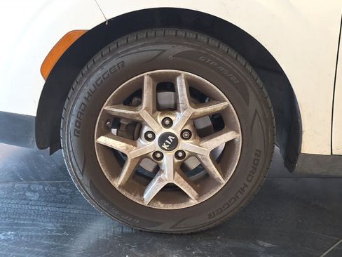 Used 2020 Kia Soul S FWD image 12