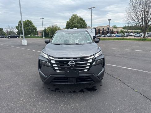 Used 2024 Nissan Rogue S FWD image 2