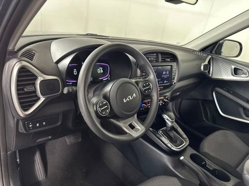 Used 2023 Kia Soul LX w/ LX Technology Package image 13