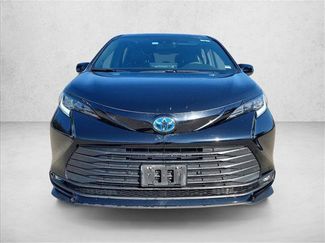 Used 2025 Toyota Sienna XLE Woodland Edition video 2