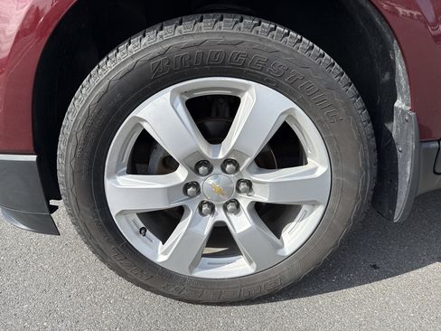 Used 2017 Chevrolet Traverse LT w/ Style and Technology Package image 11