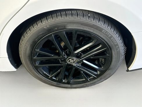 Used 2025 Toyota Camry SE FWD image 11