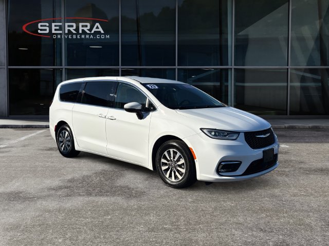 Used 2023 Chrysler Pacifica Touring-L FWD image 7