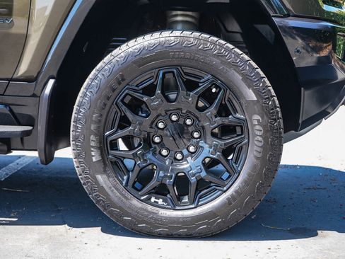 Used 2025 GMC Hummer EV 2X AWD/4WD image 9