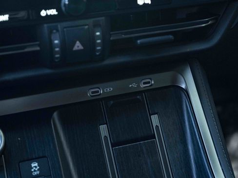 Used 2024 Lexus GX 550 AWD/4WD image 32