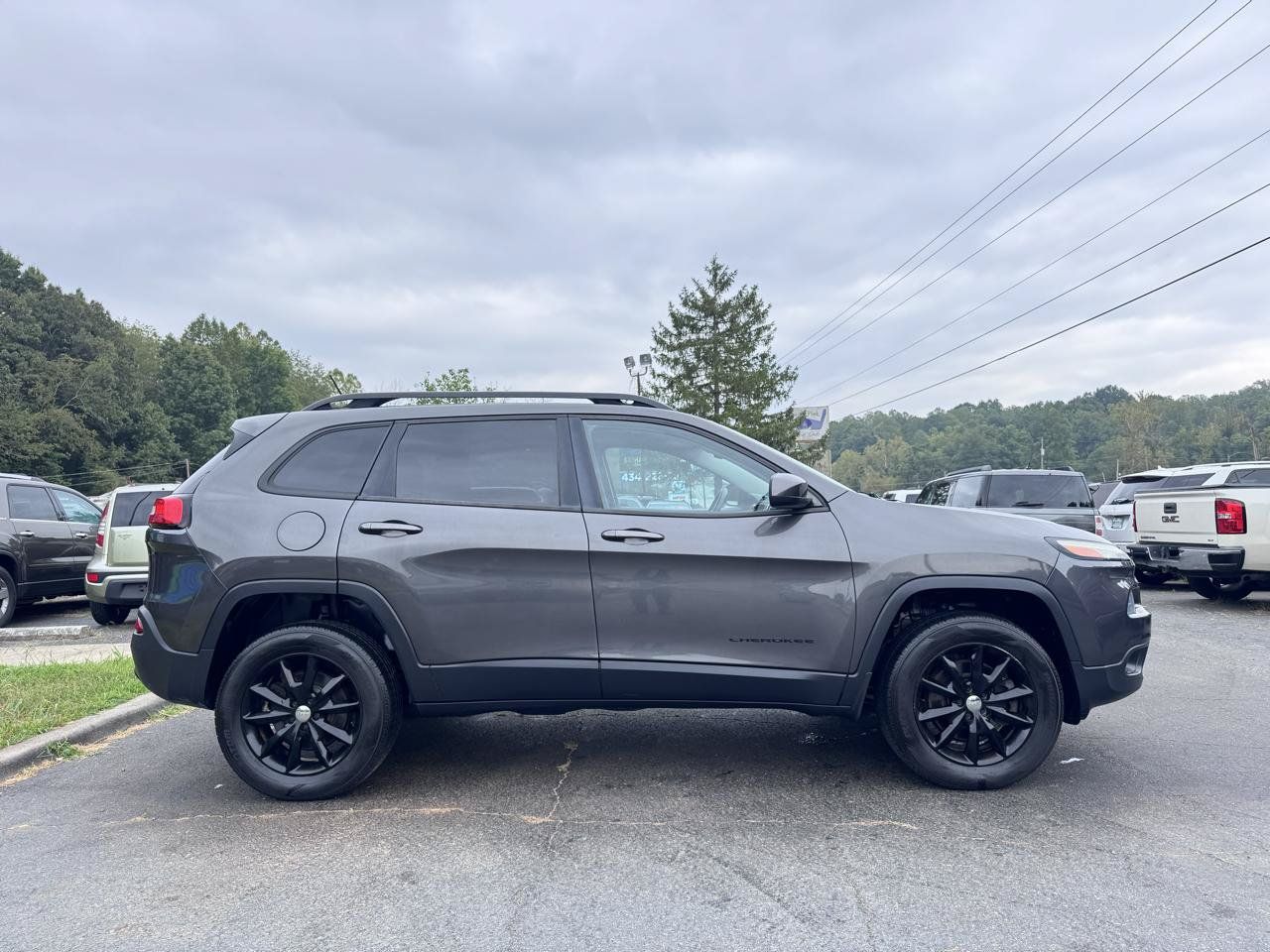 Used 2014 Jeep Cherokee Latitude w/ Cold Weather Group AWD/4WD image 4