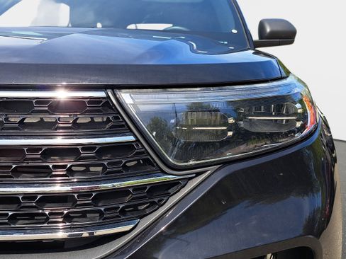 Used 2020 Ford Explorer XLT w/ Equipment Group 202A AWD/4WD image 30
