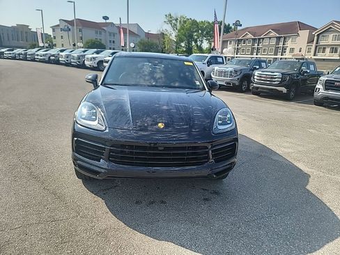 Used 2022 Porsche Cayenne AWD/4WD image 2