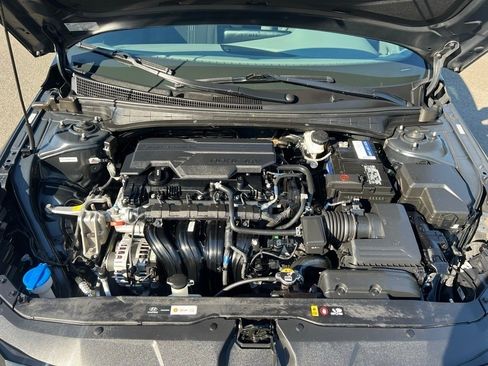 Used 2022 Hyundai Elantra SEL w/ Convenience + Premium Package image 12