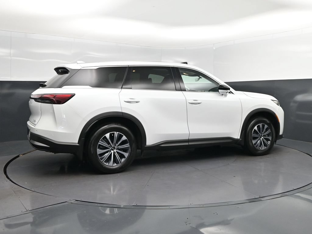 Used 2026 INFINITI QX60 Pure w/ Cargo Package FWD image 8