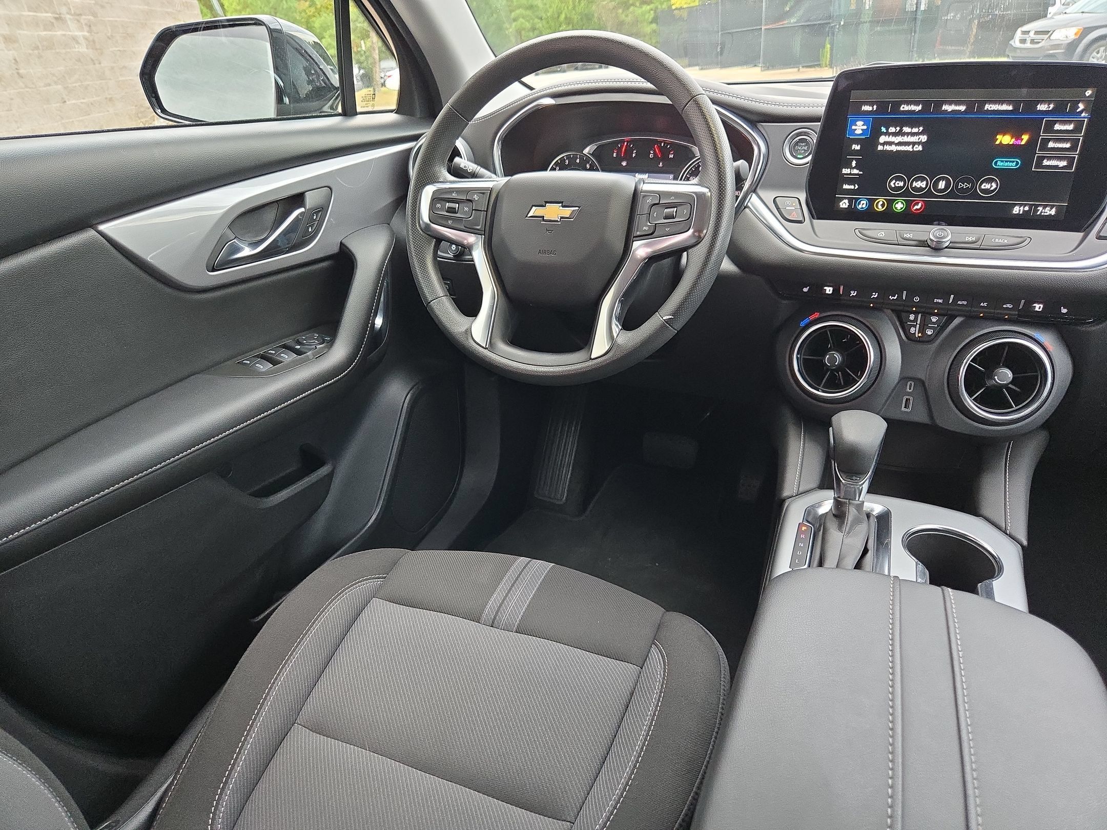 Used 2025 Chevrolet Blazer LT FWD image 9